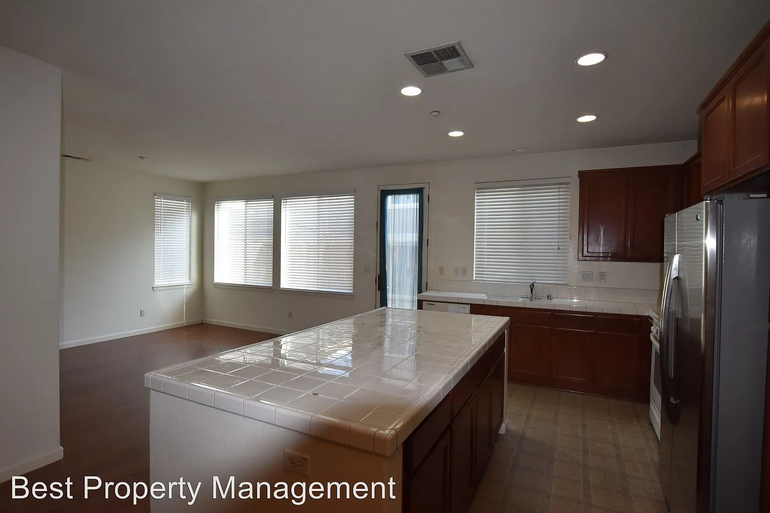 454 Chestnut St photo 1