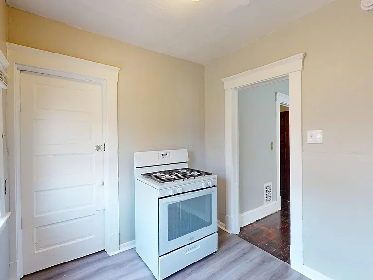 3865 W 16th St — Photo 26