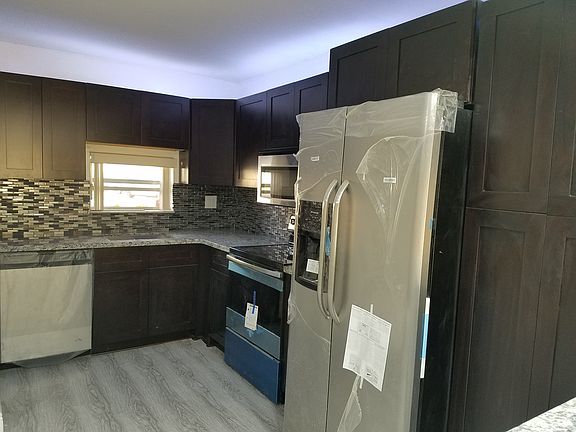 5th image of 9811 N Hollybrook Lake Dr APT 107