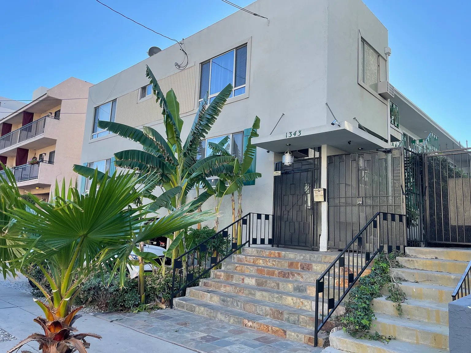 1 bed, 850 sqft, $2,300 — Photo 1