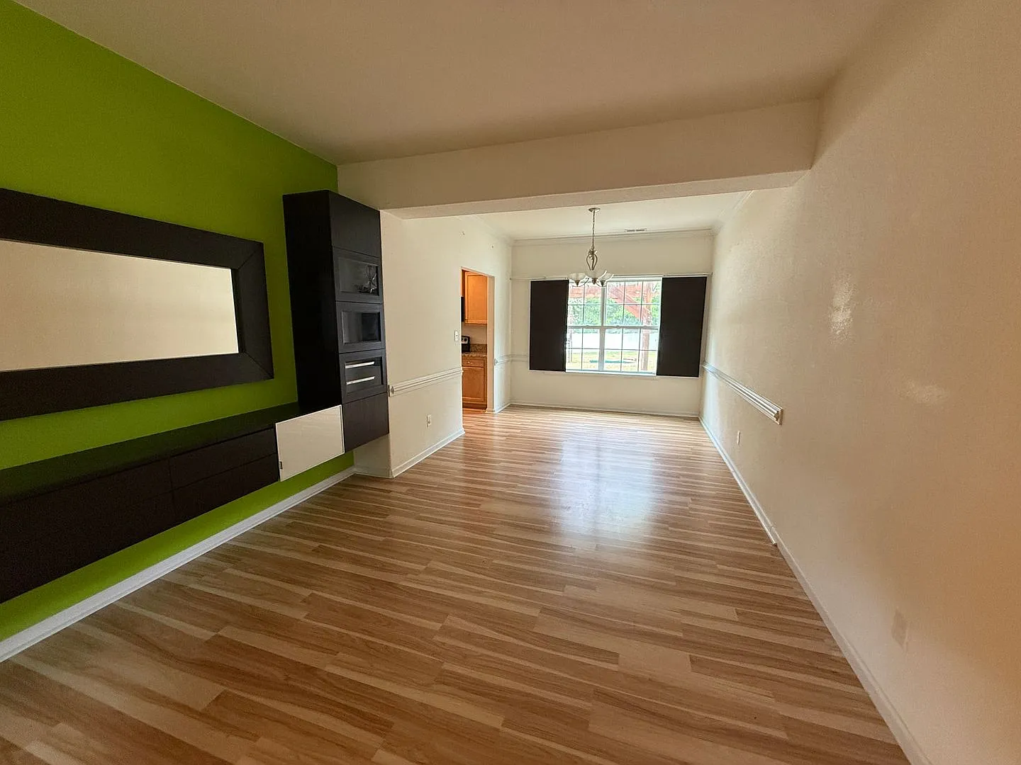 Well Maintained 4 Bedroom 2.5 Bathroom Home — Photo 4
