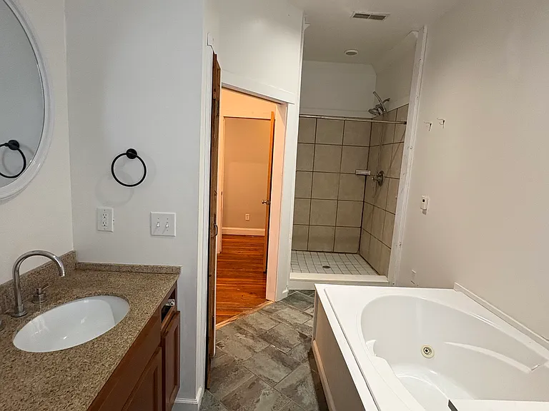 1203 W Johnson St — Photo 24