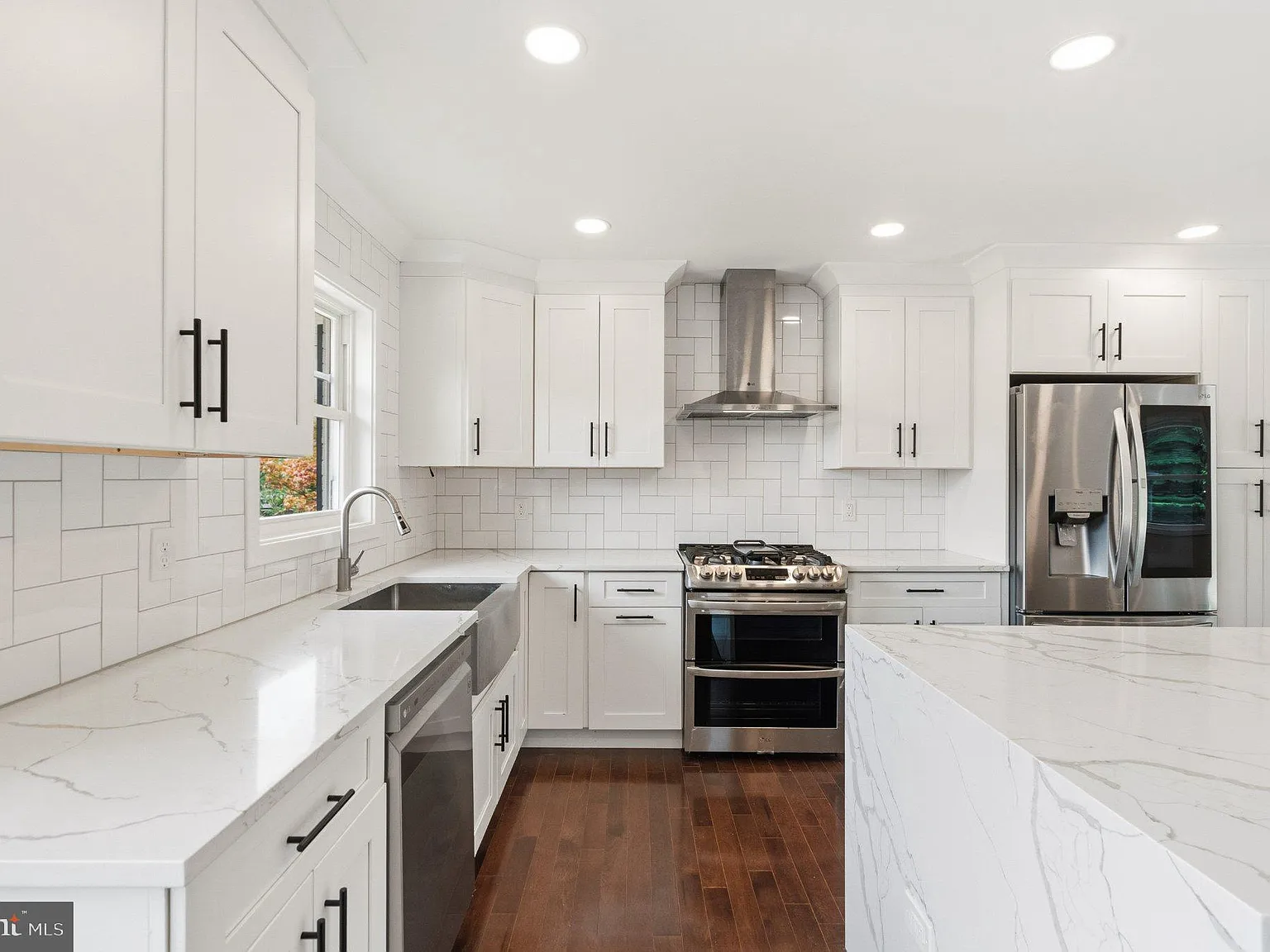 5 bed, 3.0 bath, 2520 sqft, $4,500 — Photo 3