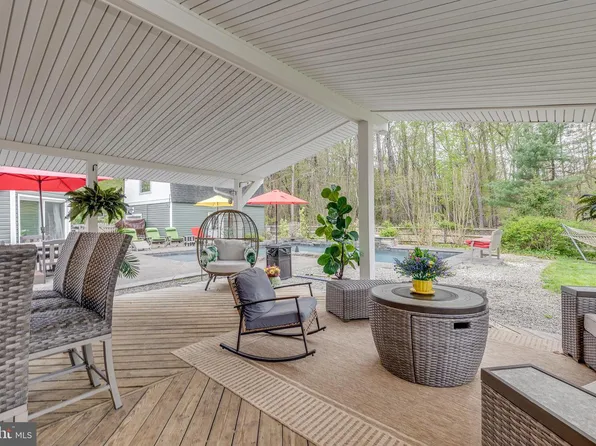 21 S Lakeside Dr W, Medford, NJ 08055