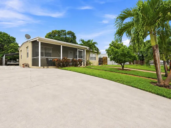 560 Seagrape Road, Lantana, FL 33462