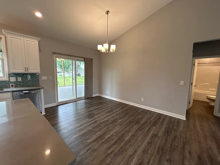 866 SE Santee Dr — Photo 17