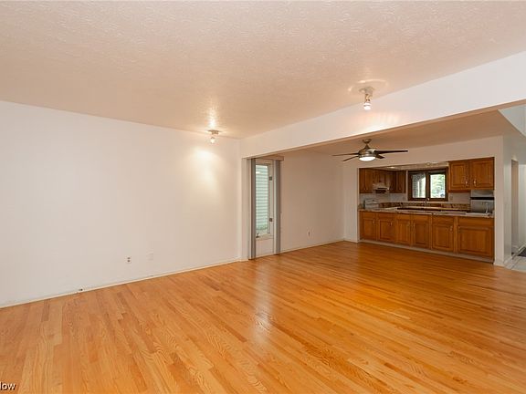 3rd image of 1916 Savannah Pkwy #1916