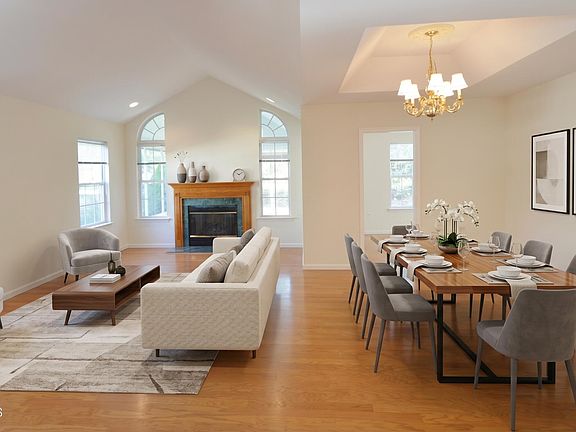 4th image of 2976 Fieldcrest Lane