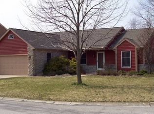 3711 Meadowlake Dr, Valparaiso, IN 46383