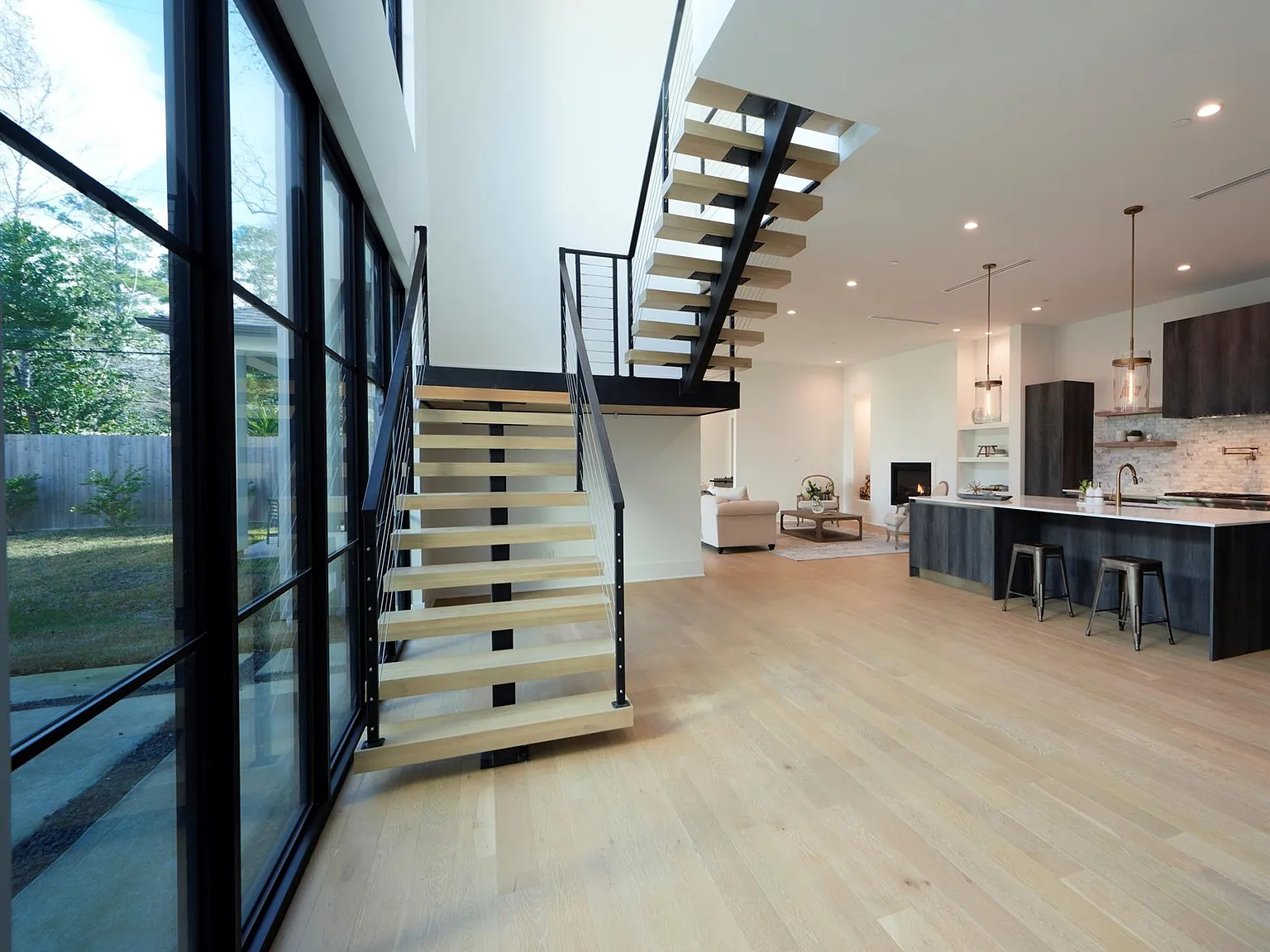 5 bed, 5.5 bath, 5595 sqft, $13,500 — Photo 4
