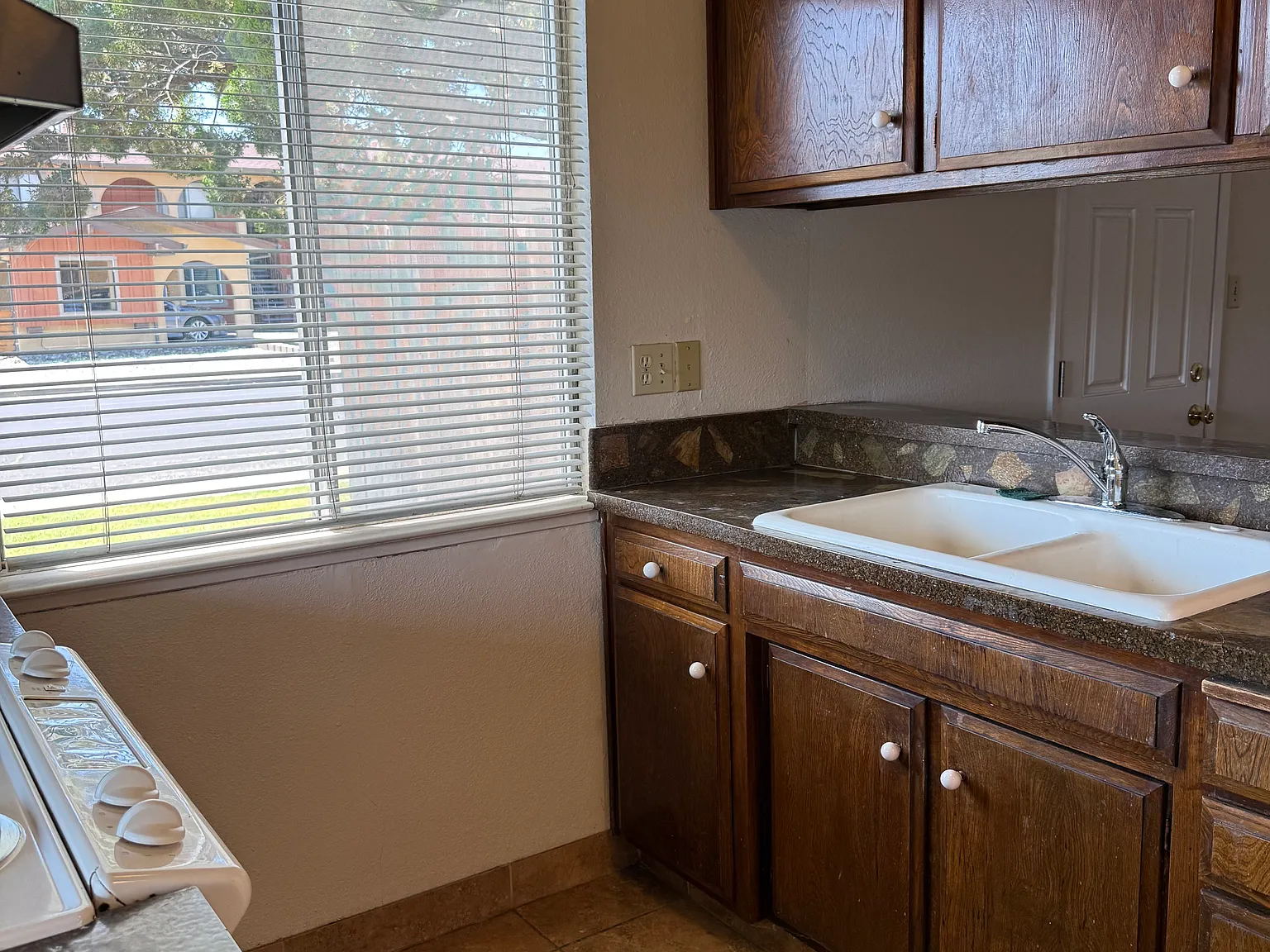 303 Lovell Way — Photo 4