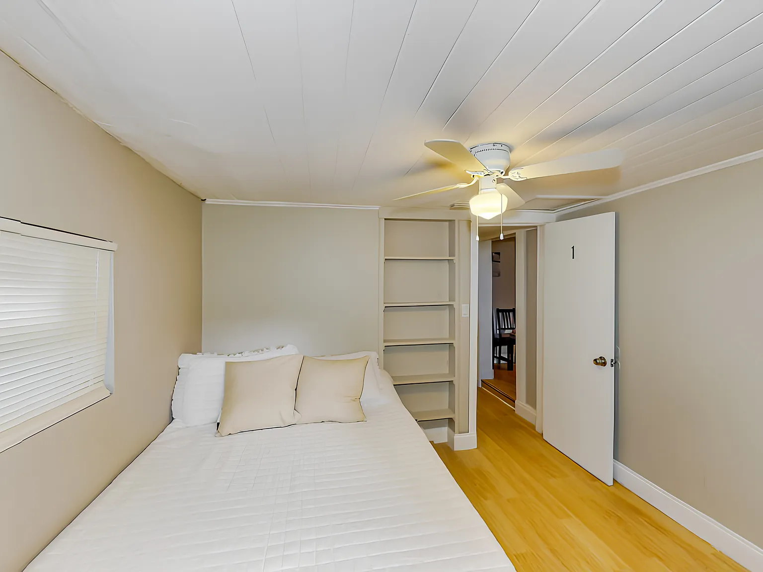 4 bed, 2.0 bath, 1278 sqft, $819 — Photo 2