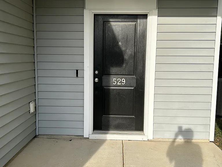 529 Finnegan Ln — Photo 2