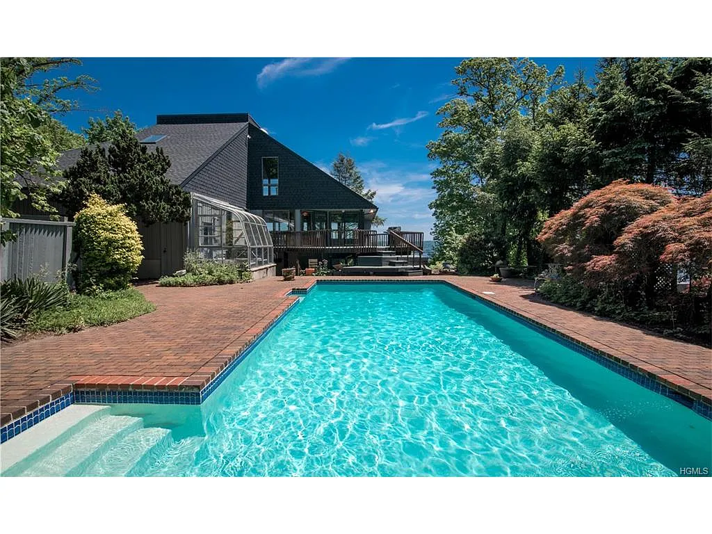 77 Tweed Blvd photo 1