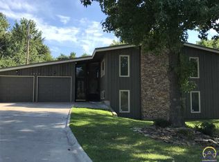 1917 SW 27th St, Topeka, KS 66611