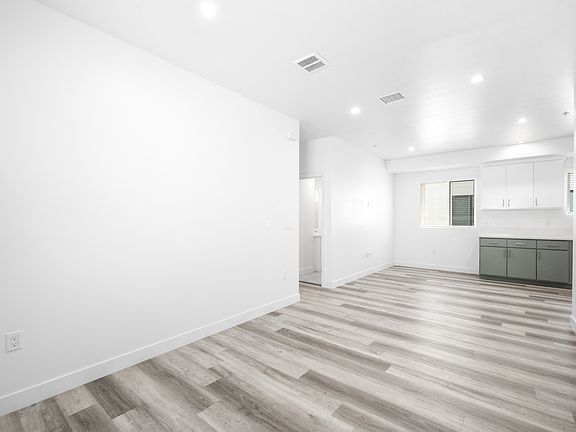3rd image of 11451 Victory Blvd #1