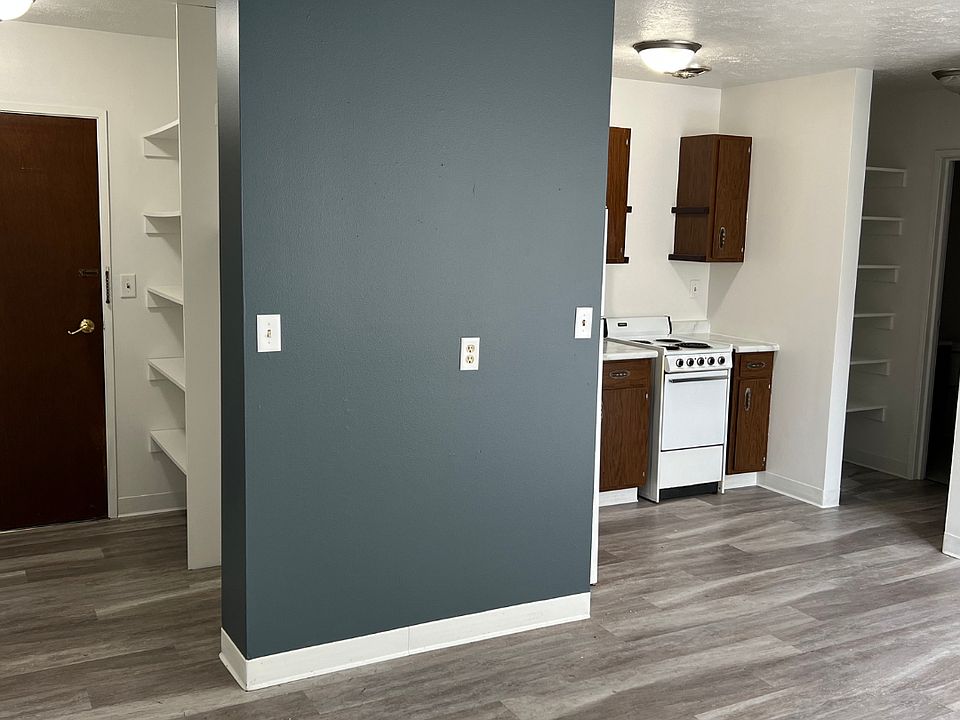 1st image of 710 W Dakota Ave #203