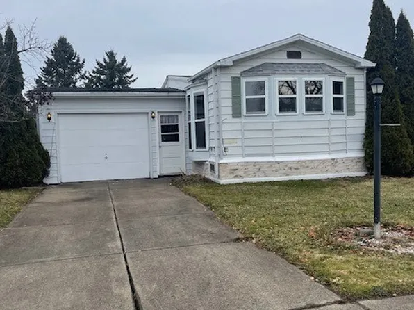 15 Golden Pond Est, Akron, NY 14001