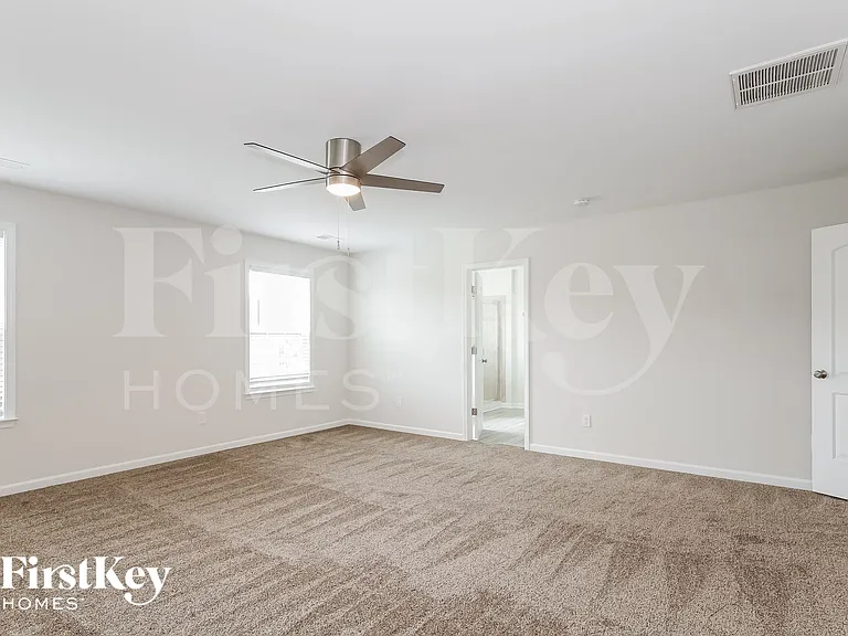 2641 Kinmere Dr — Photo 8