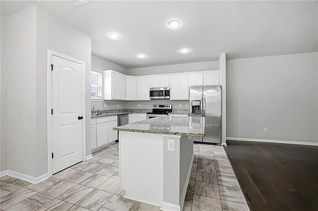 11056 Regency Ave — Photo 12