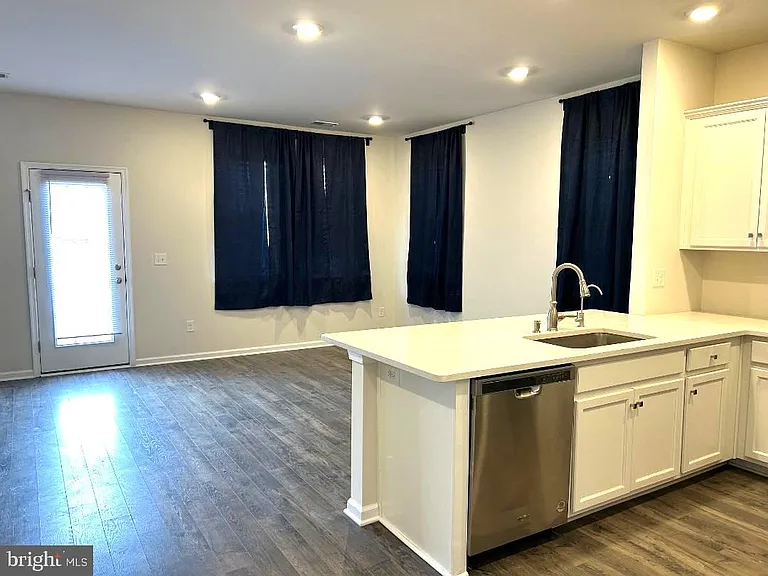 50 Peregrine Way — Photo 8