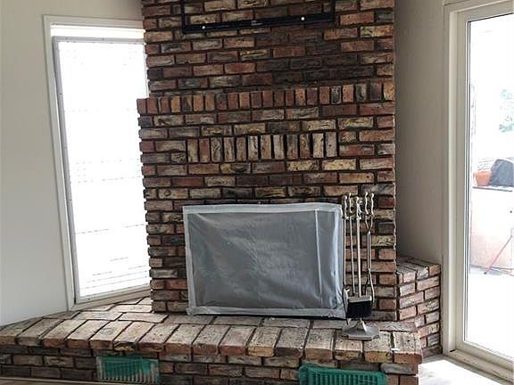 4th image of 2406 Castle Rock Cir
