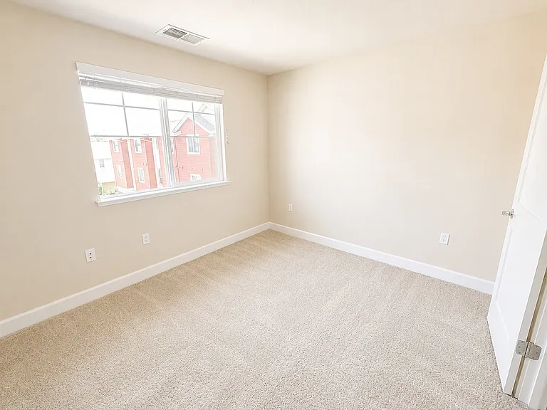 3rd Floor: Second Bedroom