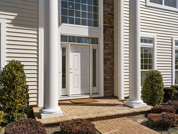 2nd image of 29 Hamlet Woods Dr