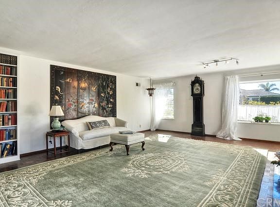 3rd image of 155 McKnight Dr