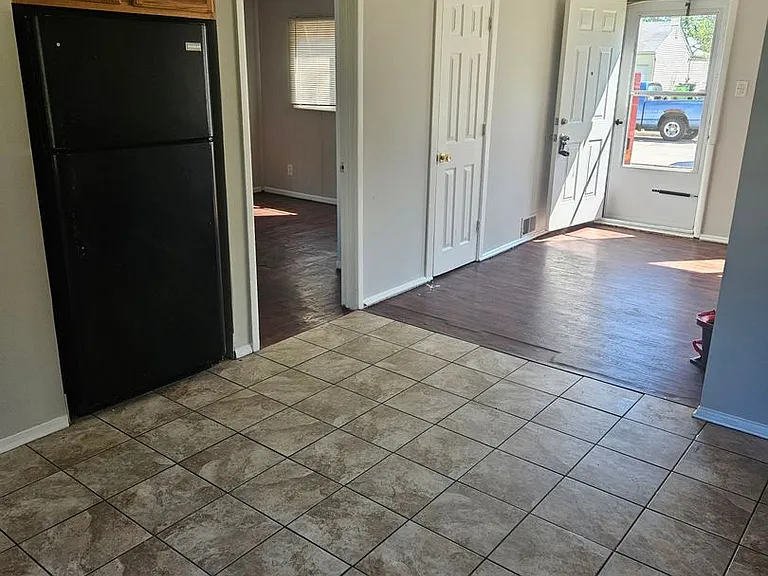 27261 Woodmont St — Photo 6