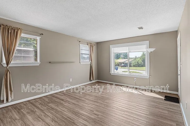 4 bed, 2.0 bath, 1370 sqft, $1,650 — Photo 4