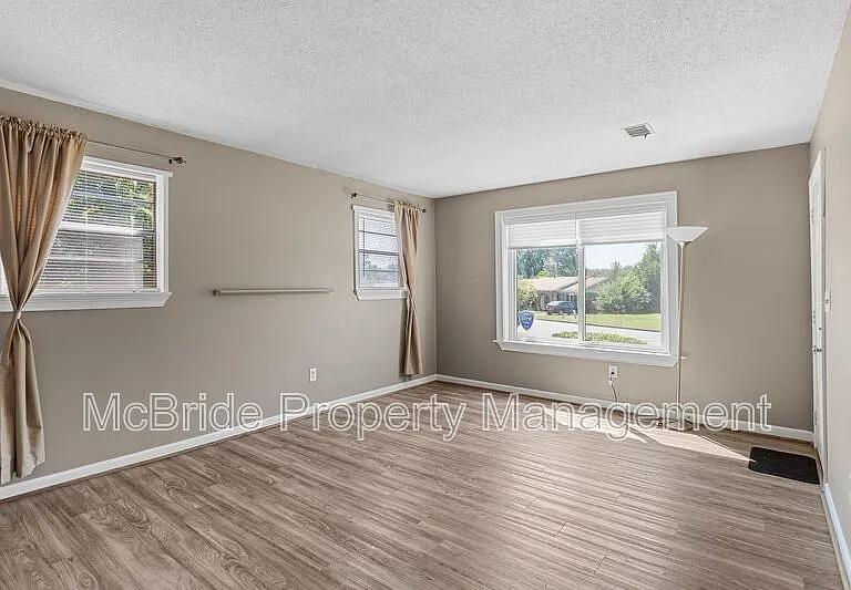 3615 Goldfinch Dr — Photo 4