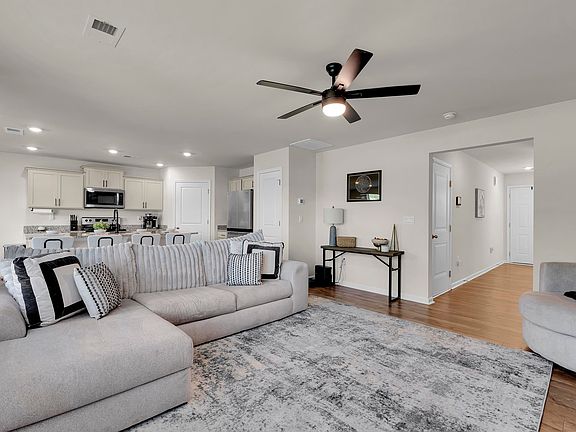 4th image of 4723 Masterson Ln