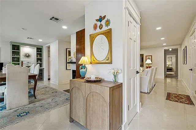 3 bed, 2.0 bath, 1870 sqft, $2,900 — Photo 3
