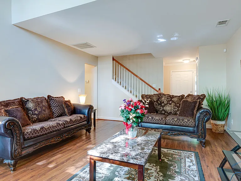 625 Heath Pl — Photo 7