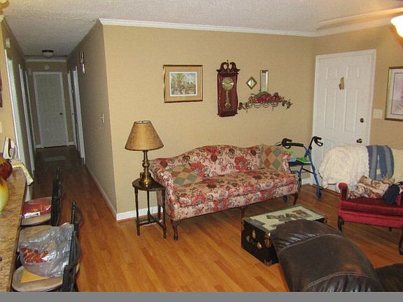 4th image of 213 Arc St