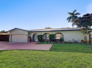 884 Gardenia Ln, Plantation, FL 33317