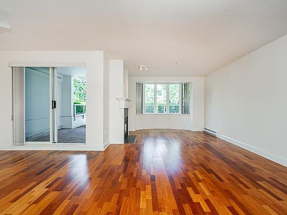 3rd image of 220 Newport Dr #213