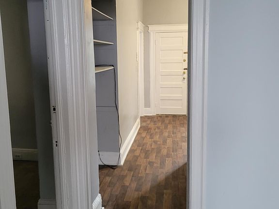 3rd image of 818 Pavonia Ave Floor 1