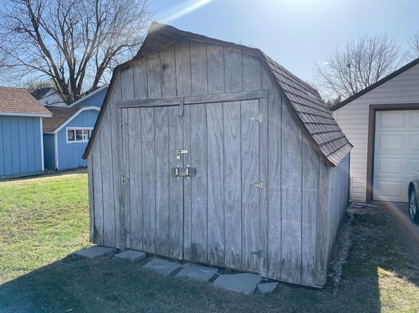 301 E 1st St, Adrian, MN 56110