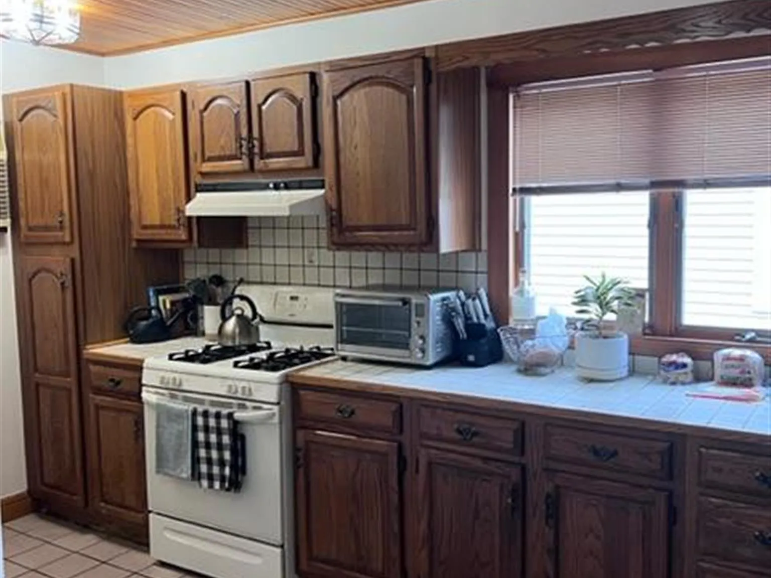 2 bed, 1000 sqft, $3,400 — Photo 2