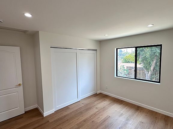 3rd image of 4788 Templeton St