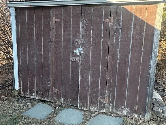 4th image of 110 Greenbriar Dr N
