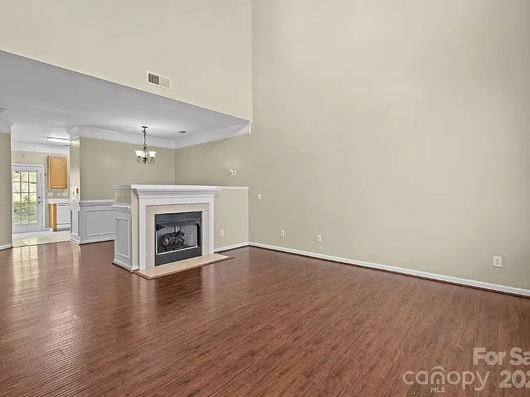 7607 Abigail Glen Dr — Photo 5