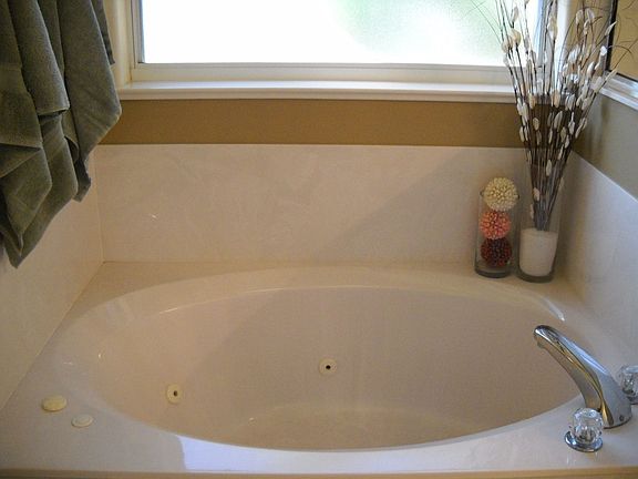 Master Garden Tub