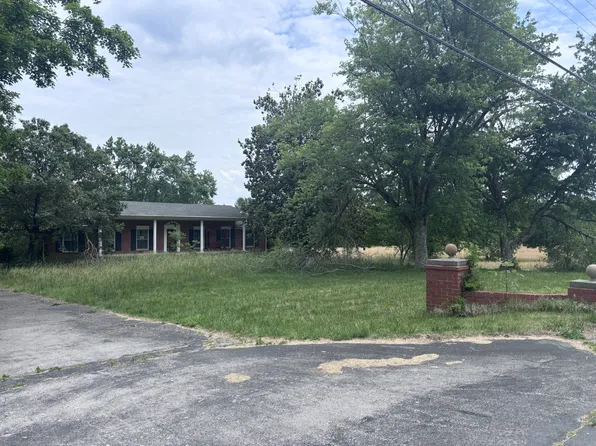 1229 N 1st St, Westmoreland, TN 37186