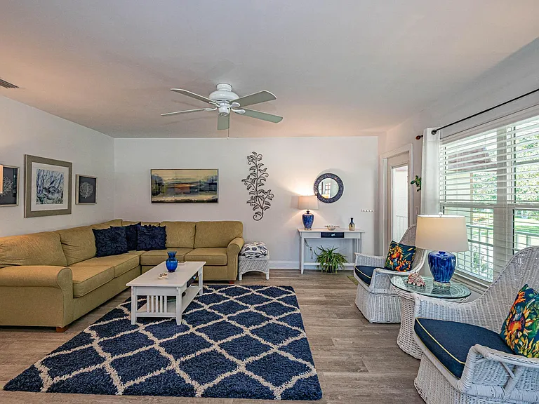 20 Pine Arbor Ln #202 — Photo 25