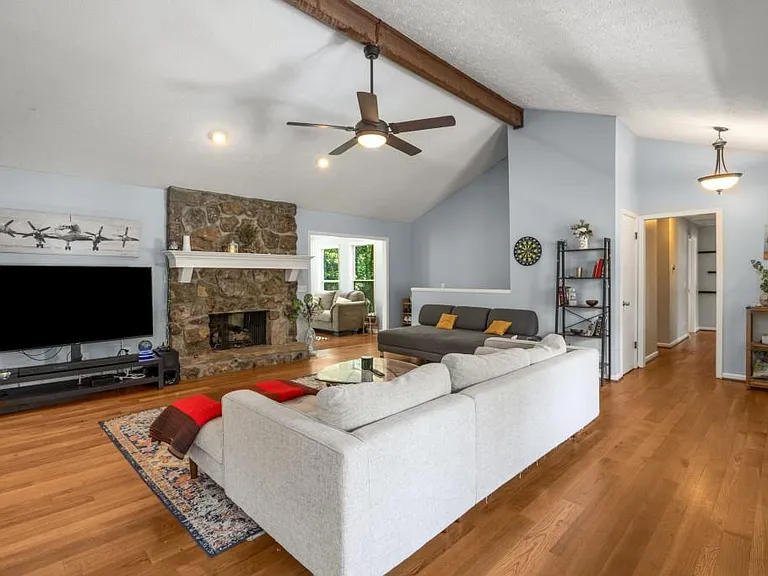2795 Bentwood Dr — Photo 6