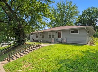 303-305 S 10th St, Leavenworth, KS 66048