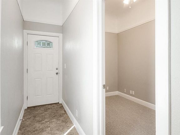 5th image of 425 18th St APT 4